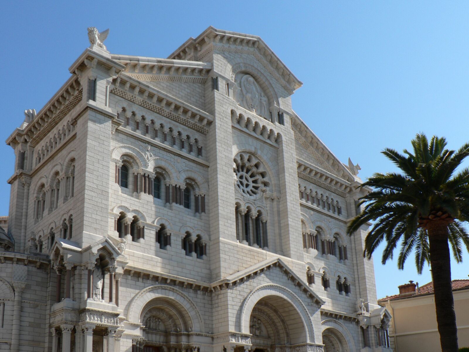 Panasonic DMC-FZ5 sample photo. Monaco, cathedral, facade photography