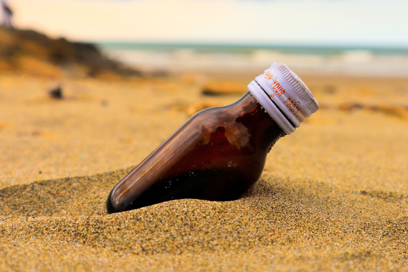 Canon EOS M100 sample photo. The sea, bottle, nature photography