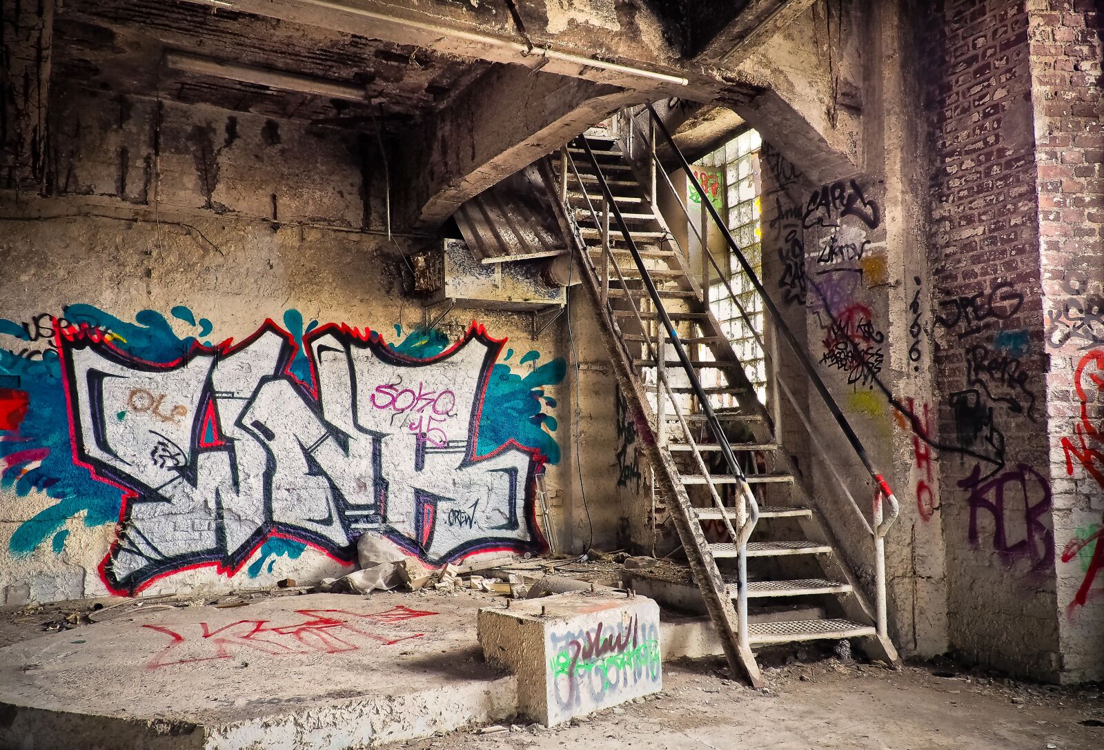 Olympus OM-D E-M10 sample photo. Lost places, rooms, abandoned photography