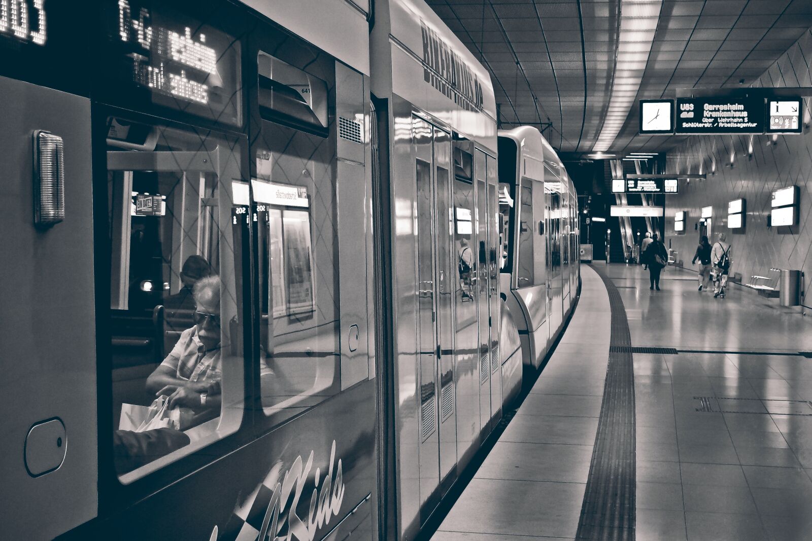 Olympus OM-D E-M10 sample photo. Metro, underground, station photography