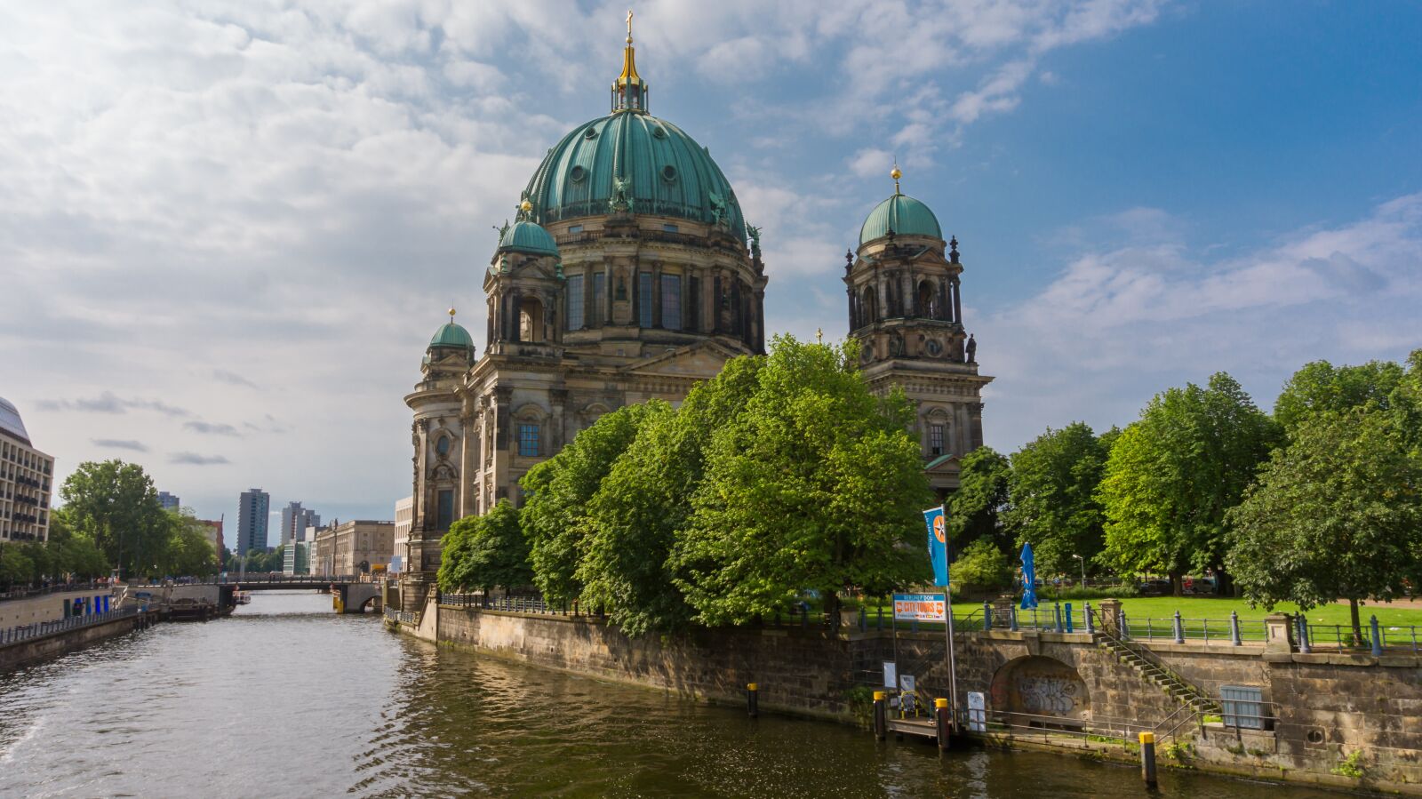 Sony Alpha a5000 (ILCE 5000) sample photo. Architecture, river, church photography