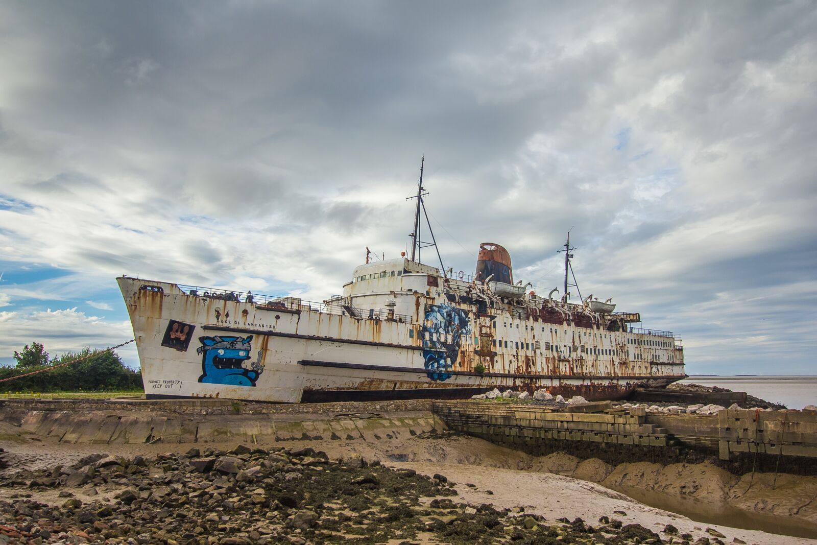 Canon EF-S 10-22mm F3.5-4.5 USM sample photo. Abandoned ship, port, history photography