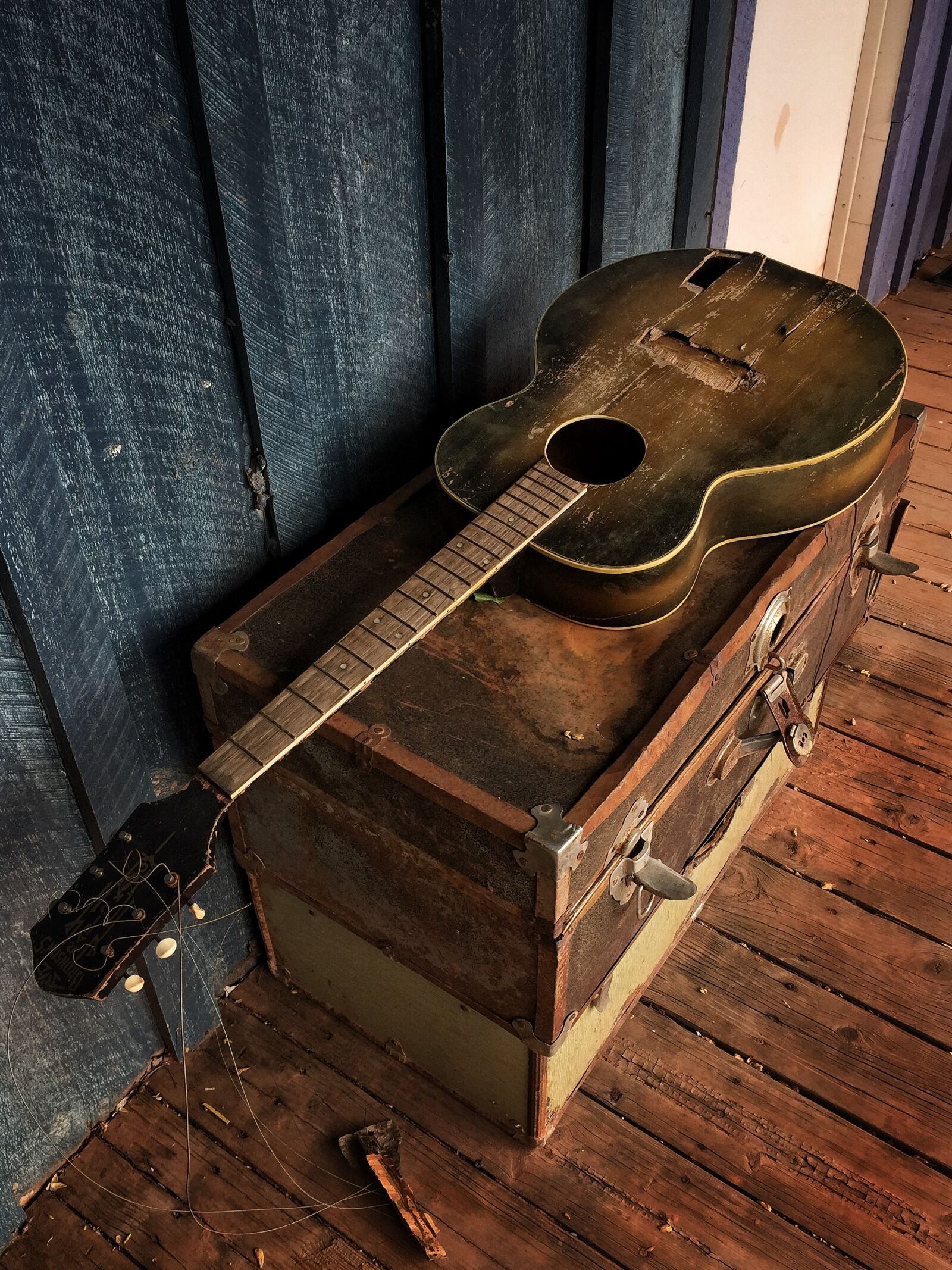 Apple iPhone 6 sample photo. Blue, case, ghost, guitar photography