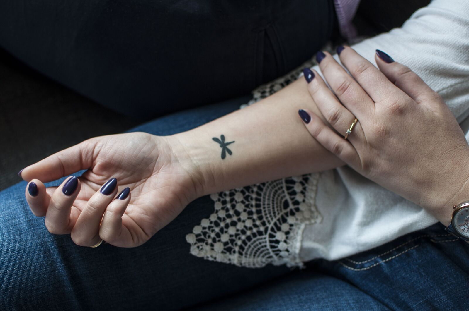 Nikon D90 sample photo. Tattoo, hands, nails photography