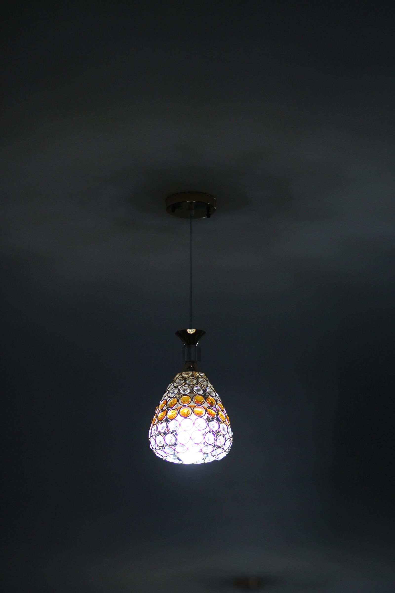 Canon EOS 700D (EOS Rebel T5i / EOS Kiss X7i) + Canon EF 85mm F1.8 USM sample photo. Chandelier, lighting, light bulb photography