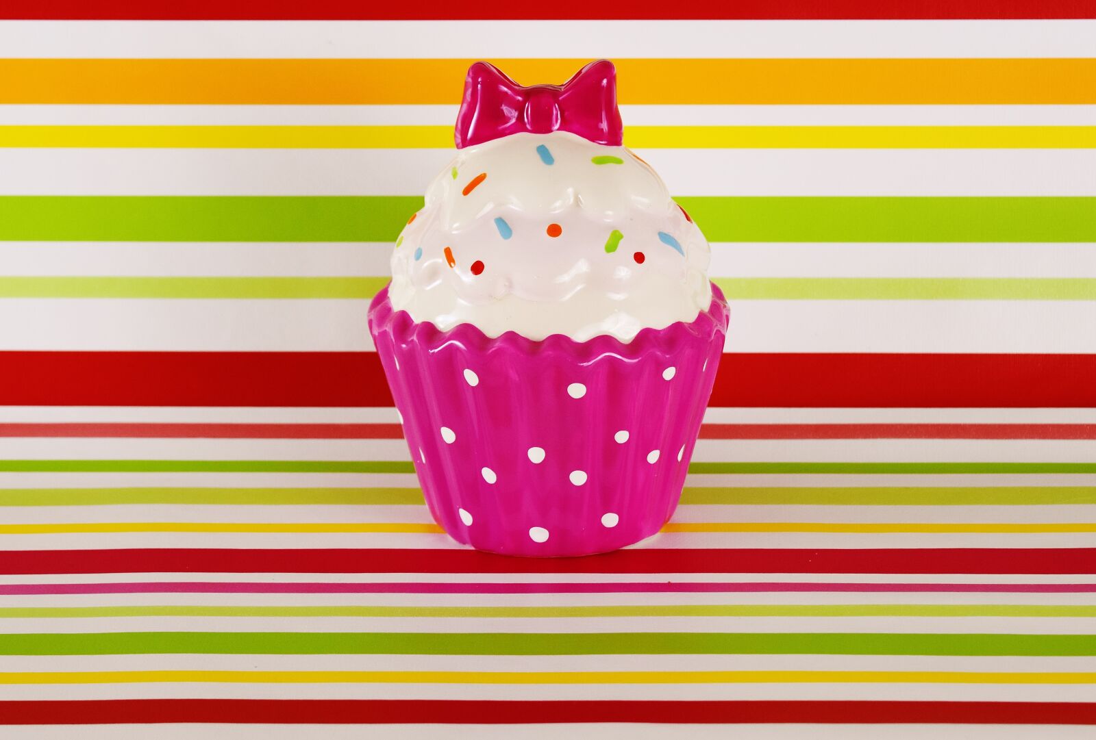 Nikon D7200 sample photo. Cupcake, ceramic, colorful photography
