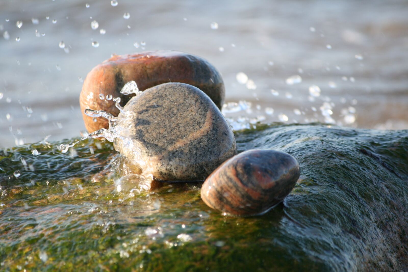 Canon EOS 400D (EOS Digital Rebel XTi / EOS Kiss Digital X) sample photo. Sea, rocks, water photography