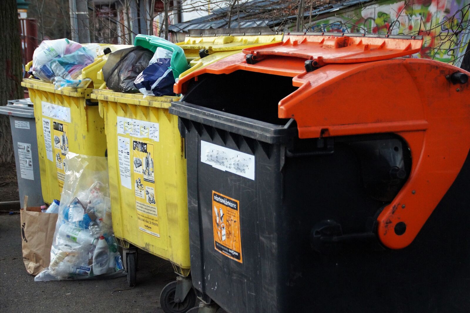 Sony SLT-A58 sample photo. Containers, sorted, waste photography