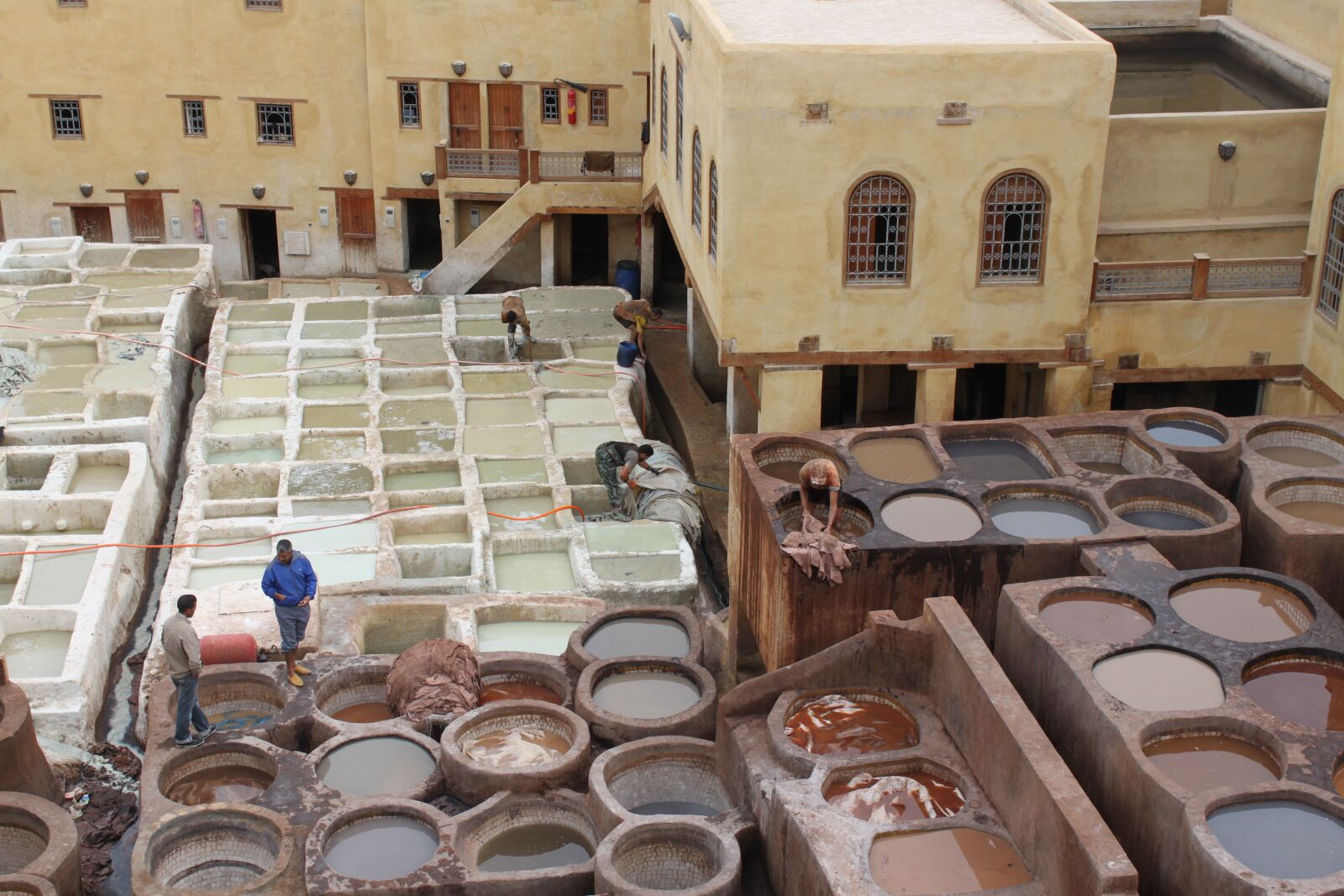 Canon EOS 500D (EOS Rebel T1i / EOS Kiss X3) sample photo. Tannery, morocco, skins photography