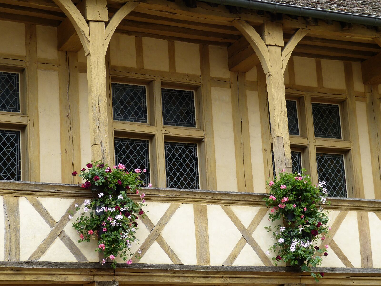 Panasonic Lumix DMC-FZ150 sample photo. Beaune, france, historically photography