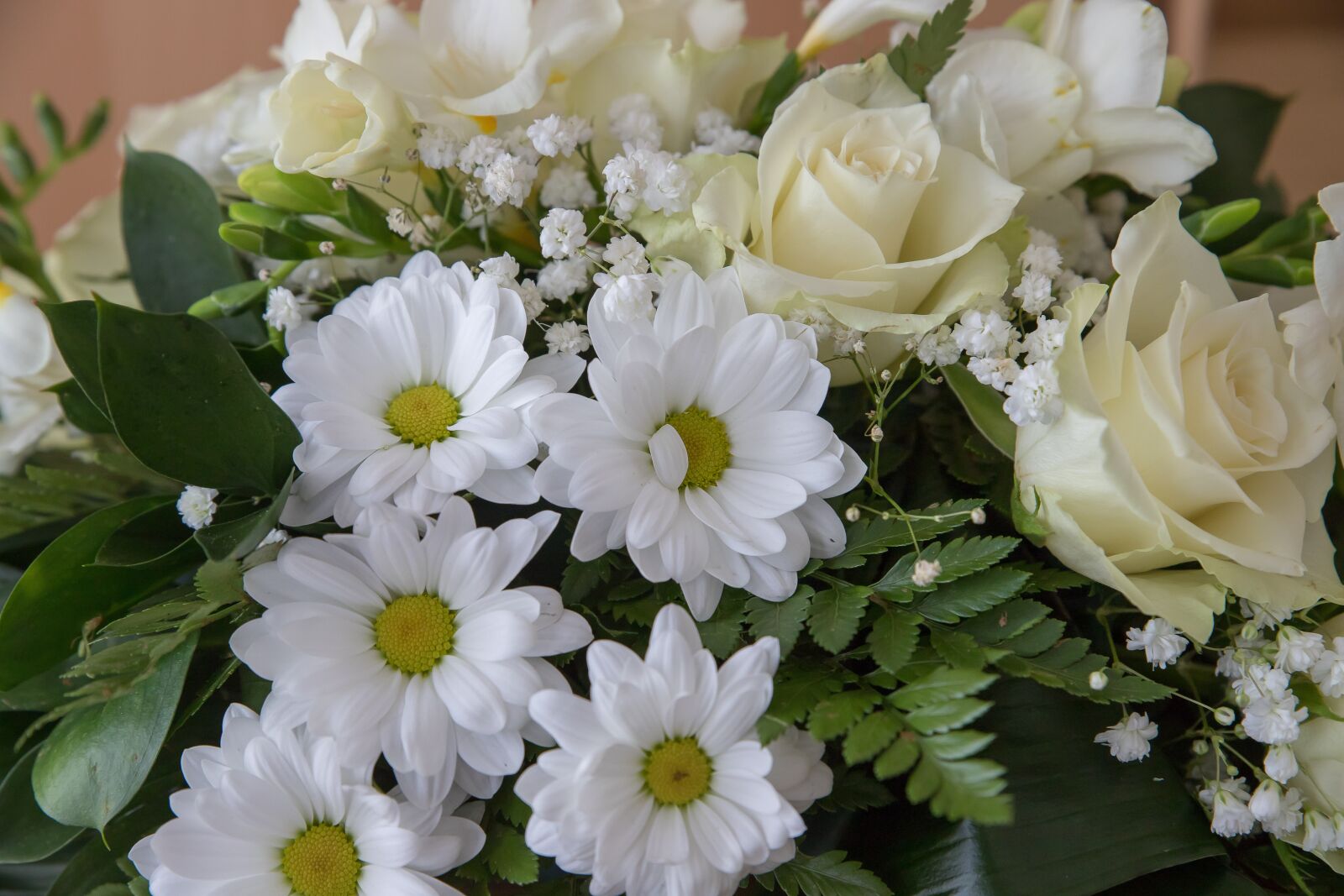 Canon EOS 6D Mark II sample photo. Flowers, bouquet, rouwboeket photography