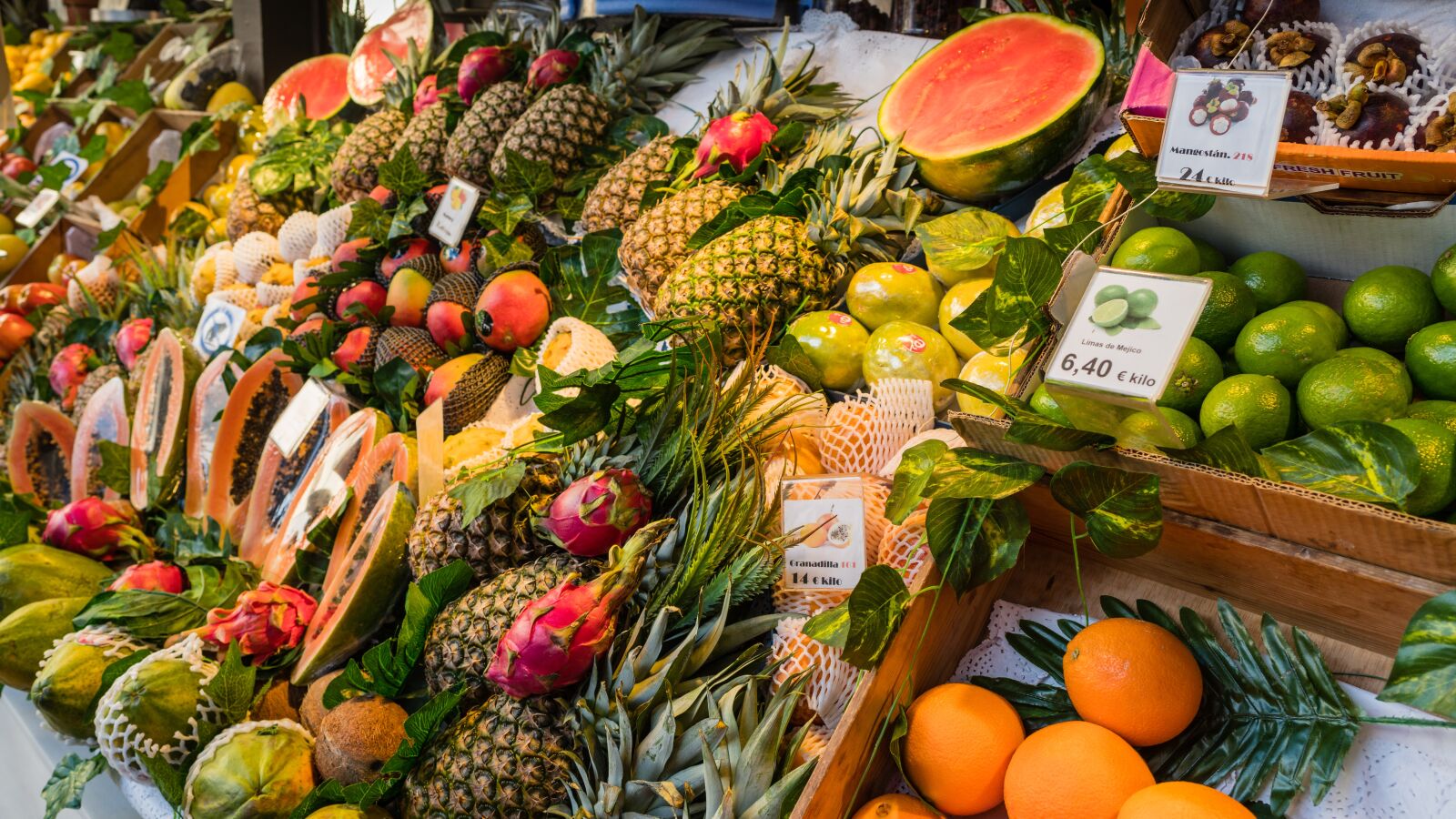 Sony a7R III + ZEISS Batis 25mm F2 sample photo. Fruits, market, madrid photography