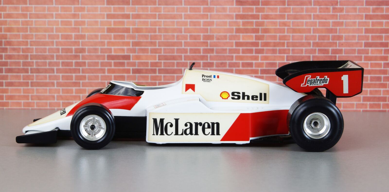 Sony DT 18-70mm F3.5-5.6 sample photo. Mclaren, formula 1, alan prost photography