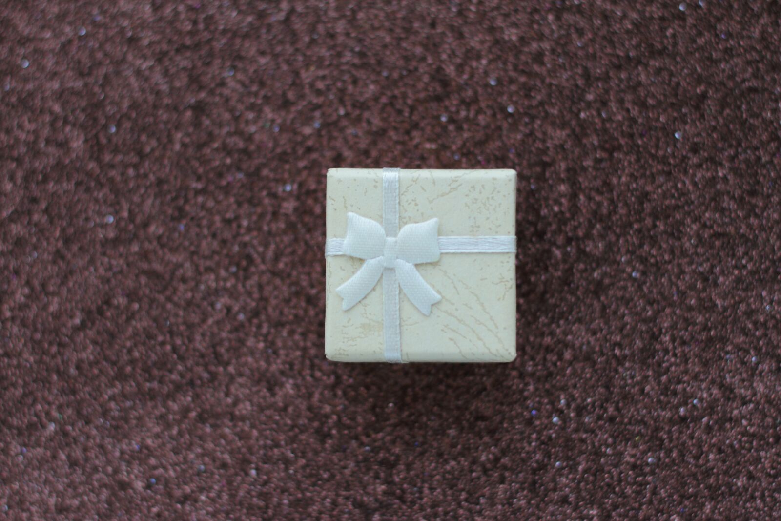 Canon EOS 7D sample photo. Gift, box, present photography