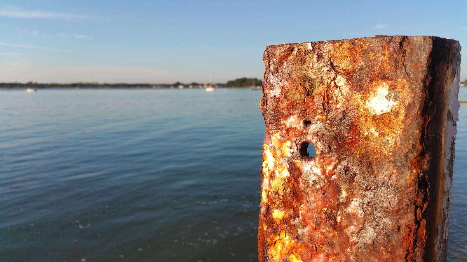 Samsung Galaxy Note4 sample photo. Iron, metal, sea photography