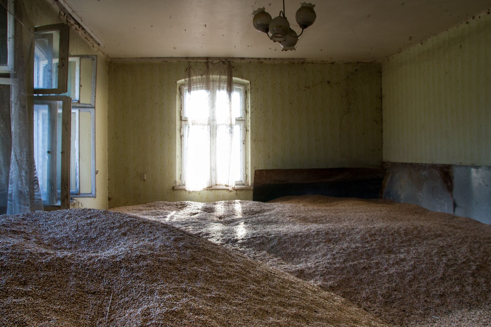 Canon EOS 70D sample photo. Old house, room, abandoned photography