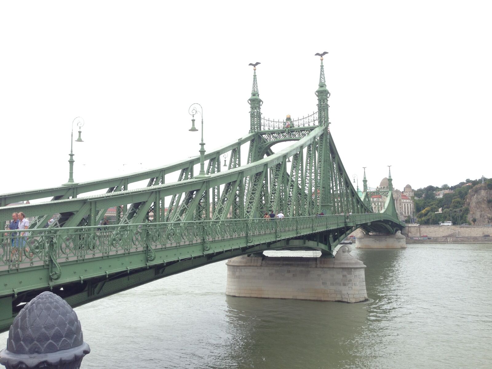iPhone 5 back camera 4.12mm f/2.4 sample photo. Budapest, bridge, river photography