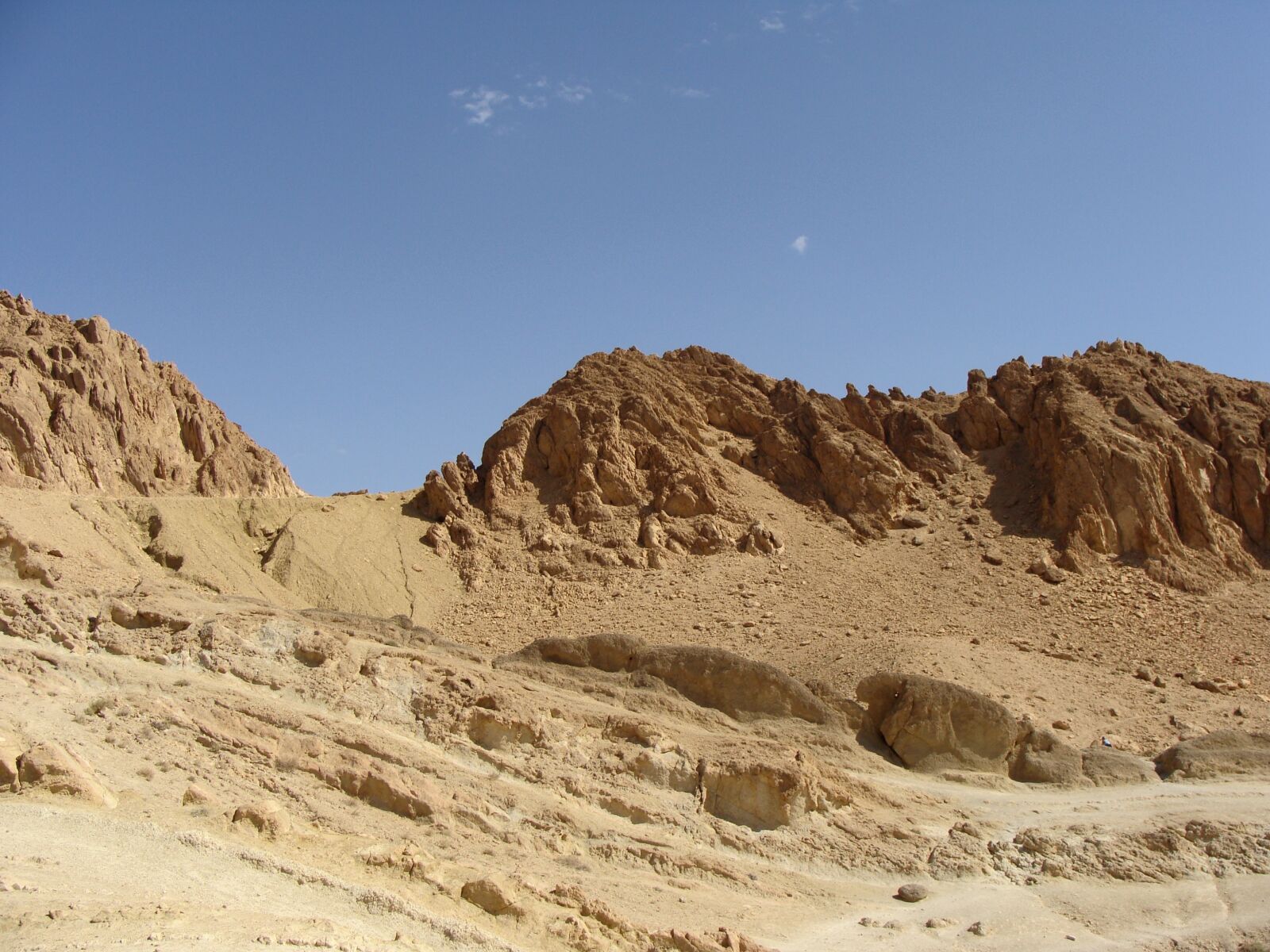 Sony Cyber-shot DSC-H10 sample photo. Desert, sahara, rock photography