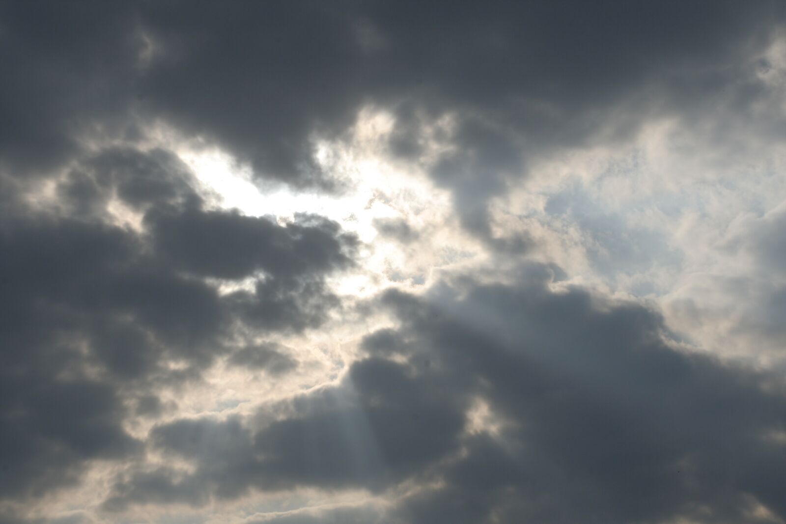 Canon EOS 350D (EOS Digital Rebel XT / EOS Kiss Digital N) sample photo. Sky, clouds, sun photography