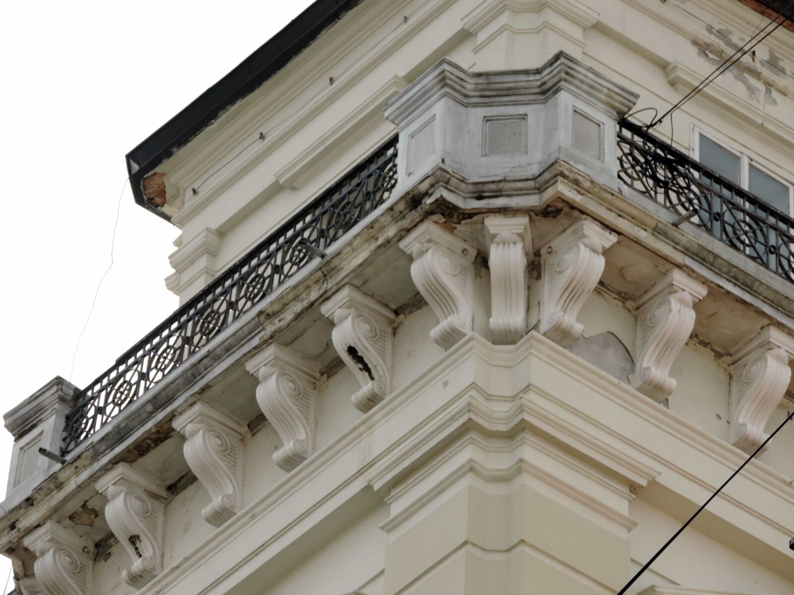 Nikon Coolpix P520 sample photo. Arabesque, balcony, baroque, column photography