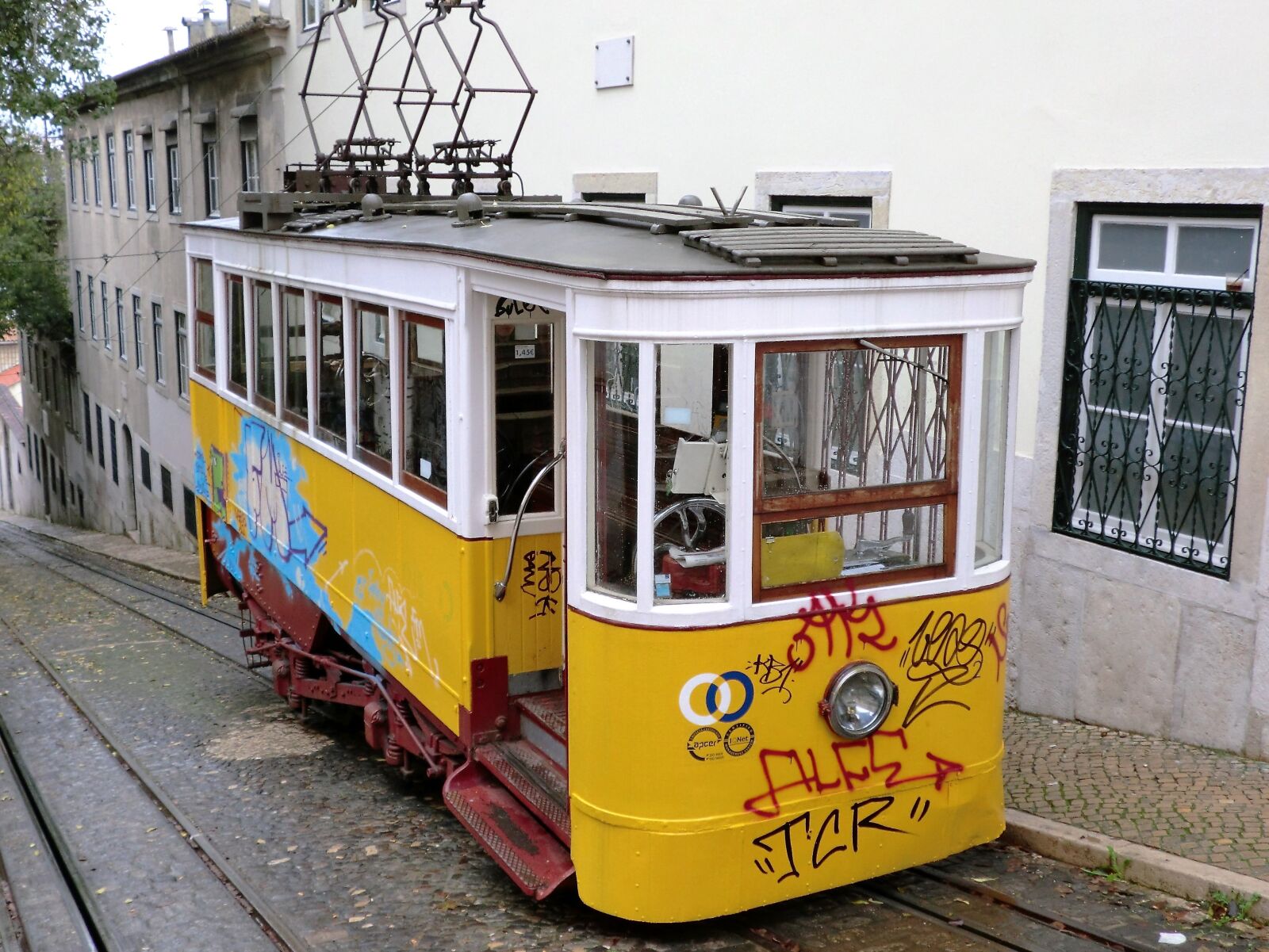 CASIO EX-Z800 sample photo. Transport, tram, lisbon photography