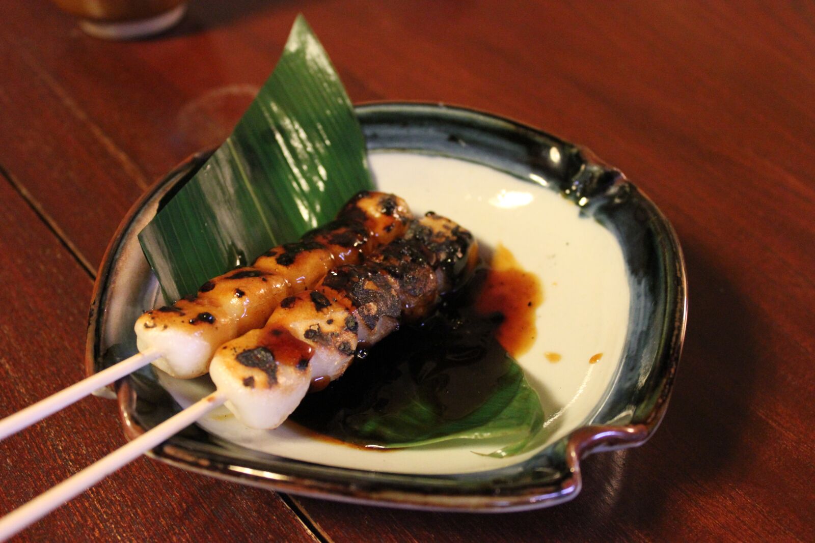 Canon EOS 550D (EOS Rebel T2i / EOS Kiss X4) sample photo. Mitarashi dumpling, break, light photography