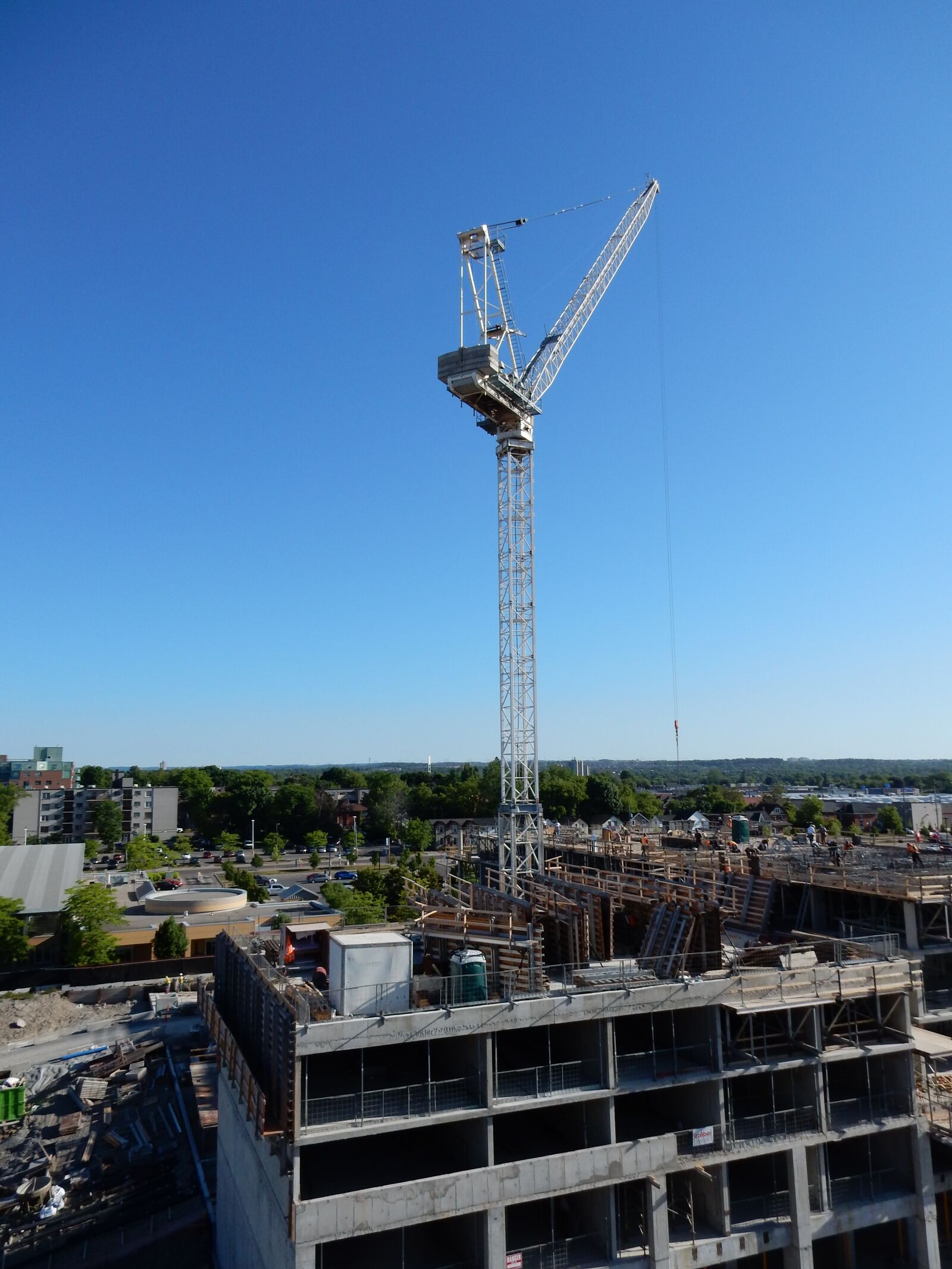 Nikon Coolpix S9900 sample photo. City, construction, crane photography