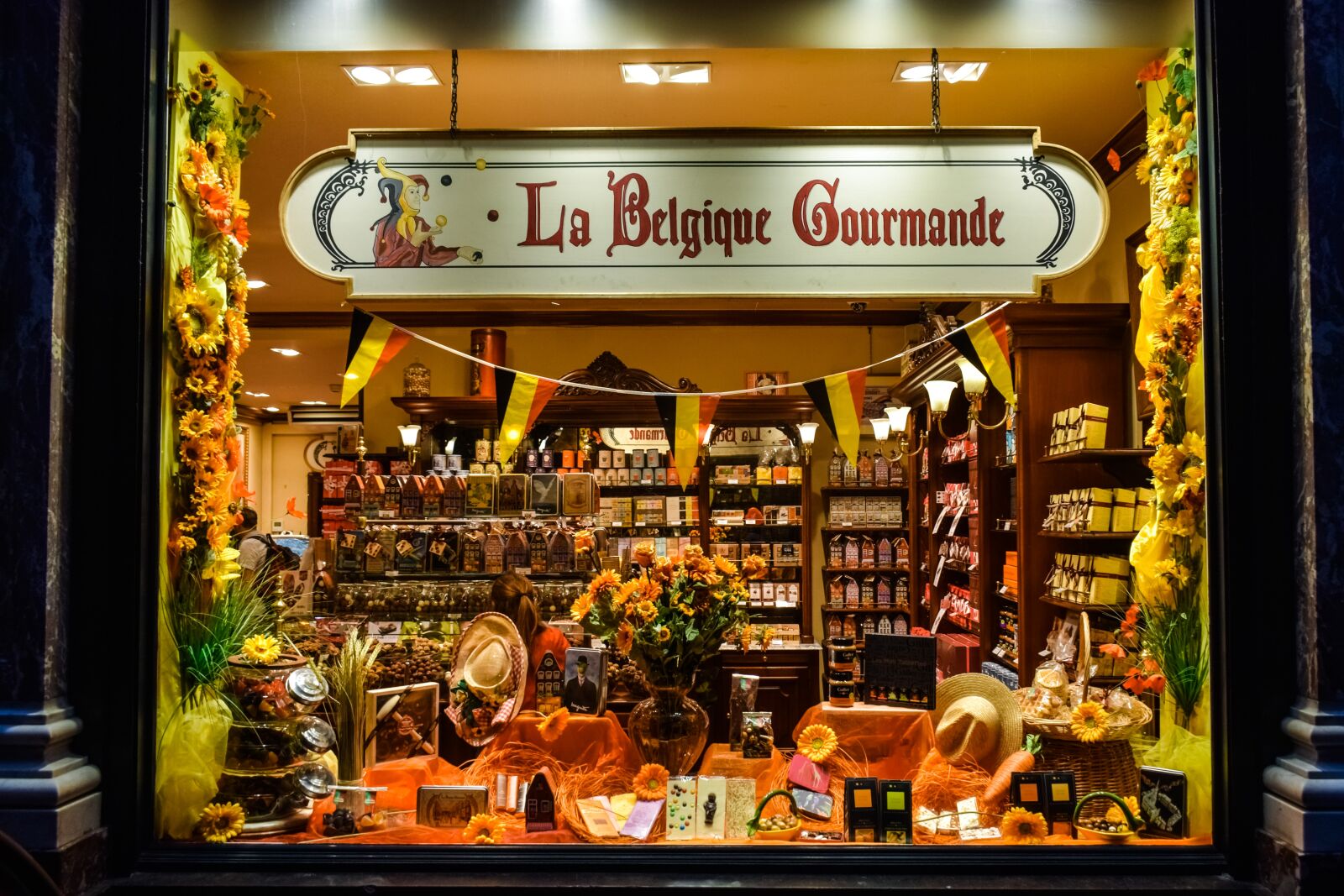 Nikon D3300 sample photo. Chocolaterie, shop, window photography