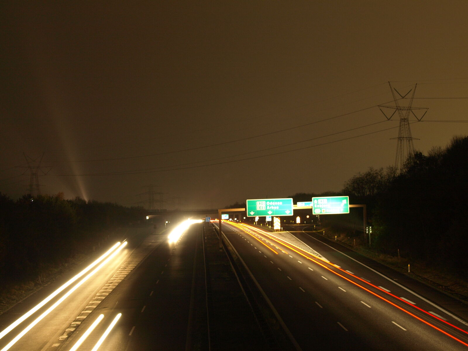 Olympus E-410 (EVOLT E-410) sample photo. Autobahn, cars, fog, foggy photography