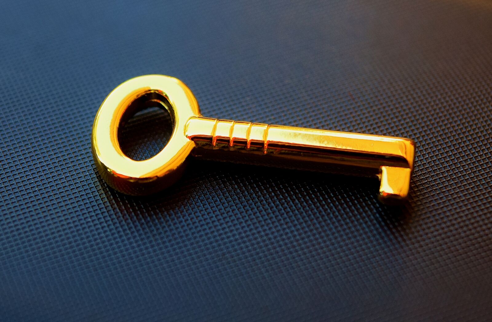 Nikon D7200 sample photo. Key, gold, golden key photography