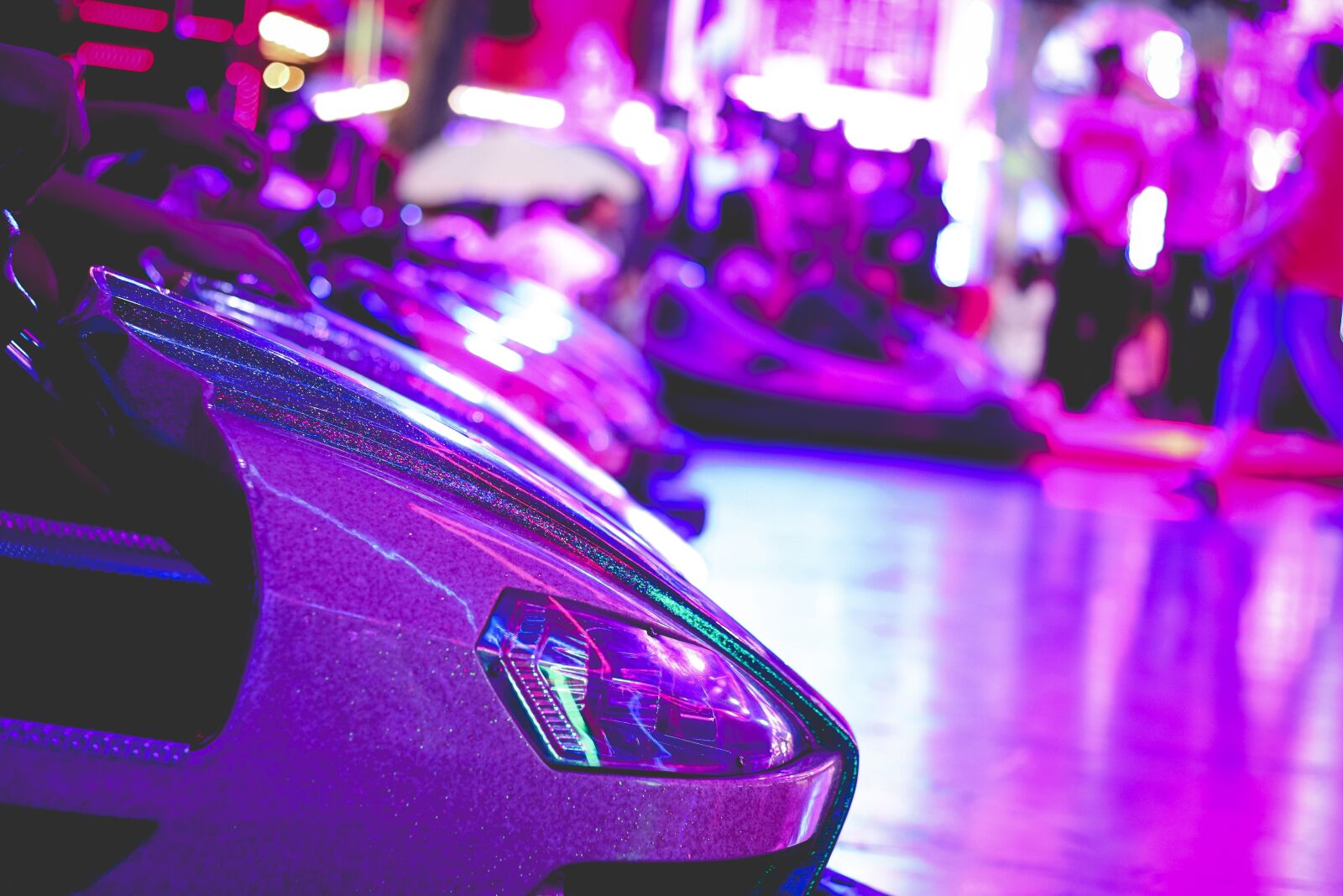 Canon EOS 760D (EOS Rebel T6s / EOS 8000D) sample photo. Fair, bumper cars, violet photography