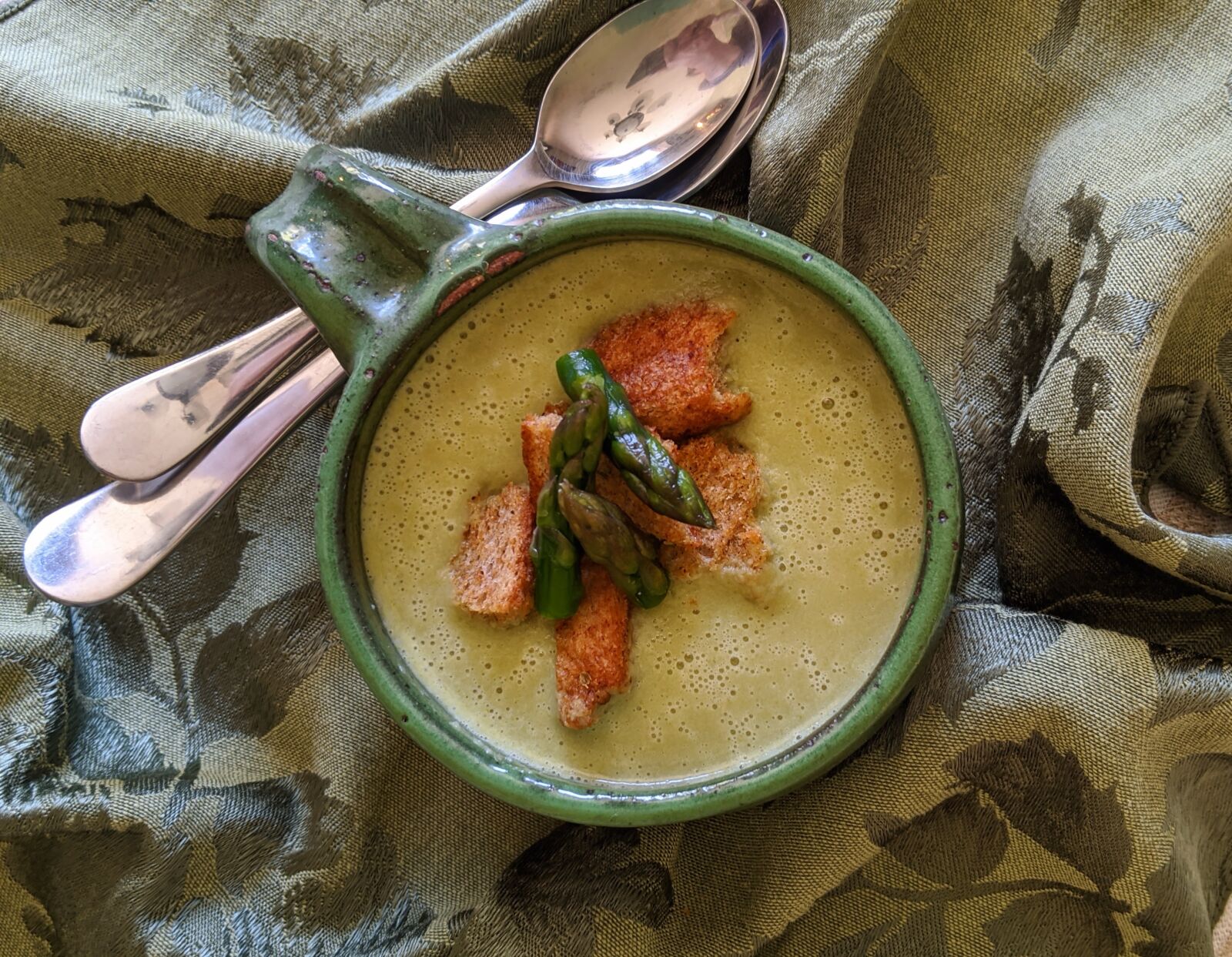 Google Pixel 3 XL sample photo. Cream of asparagus soup photography