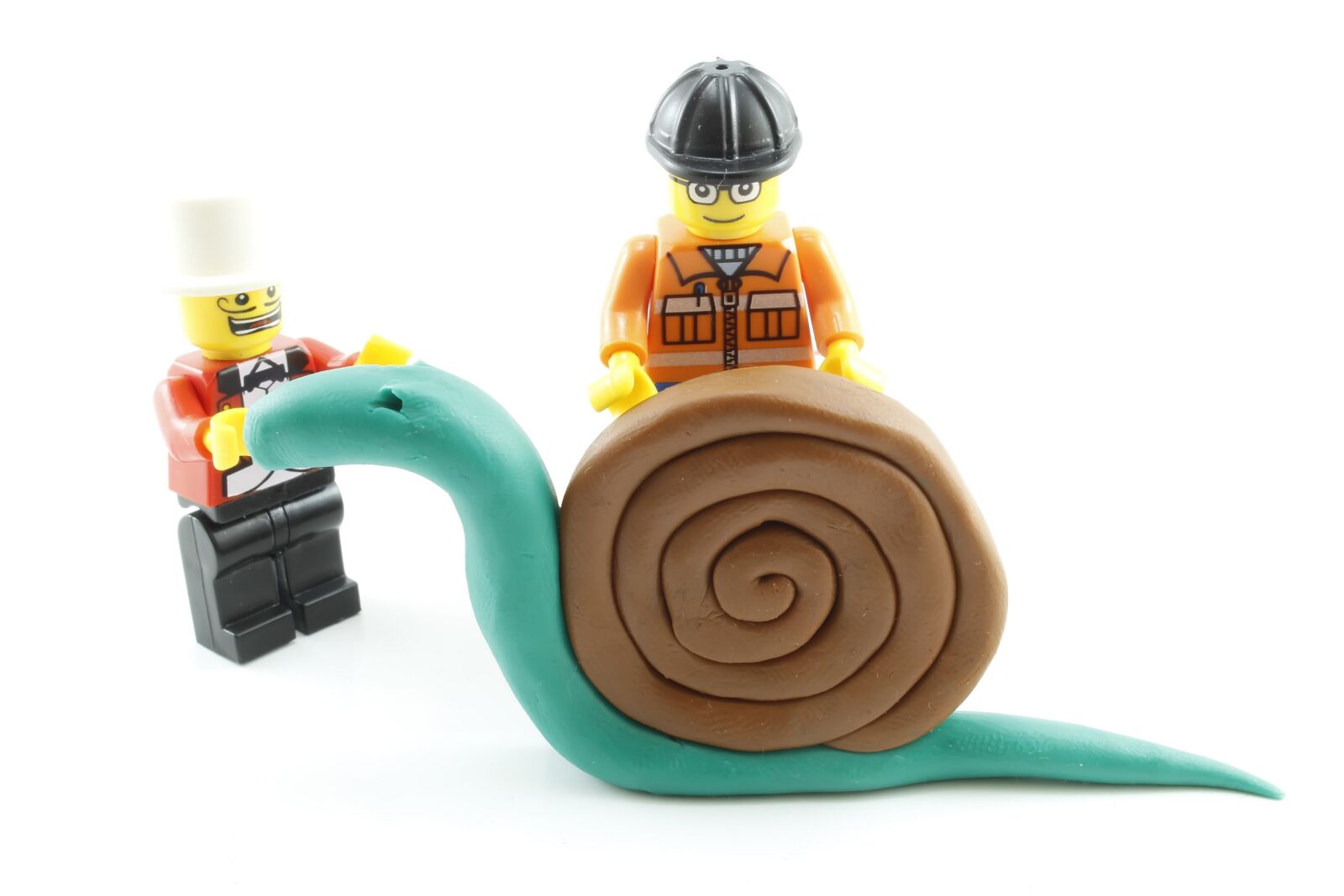 Canon EOS 1200D (EOS Rebel T5 / EOS Kiss X70 / EOS Hi) sample photo. Snail, plasticine, lego photography