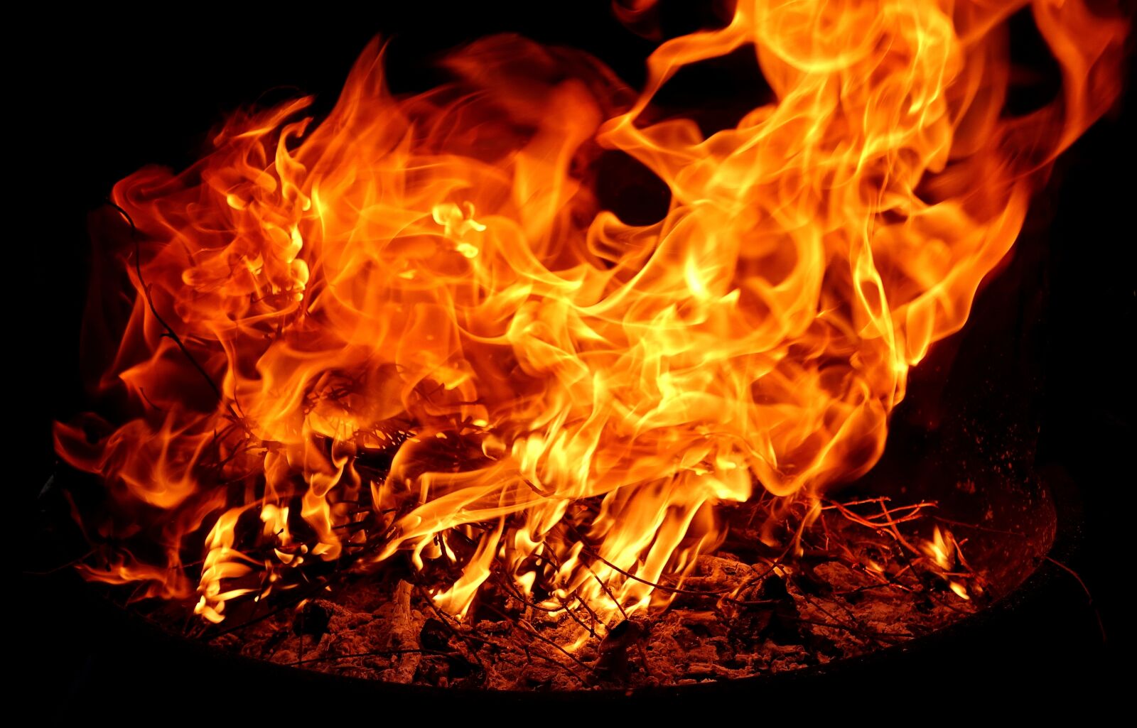 Sony DSC-RX100M5 sample photo. Fire, flame, carbon photography