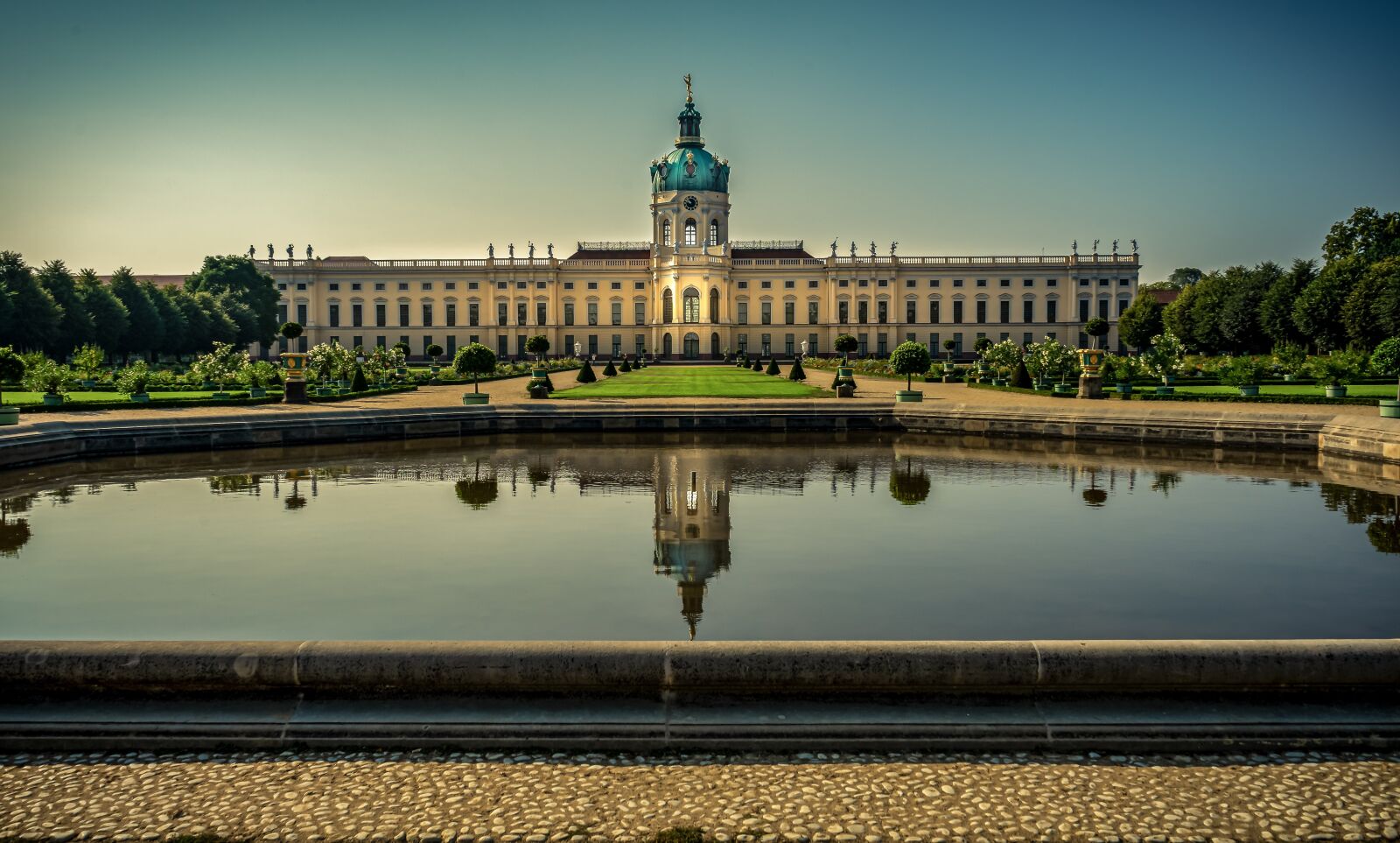 Sony a7 II + Sony FE 28-70mm F3.5-5.6 OSS sample photo. Castle, building, architecture photography
