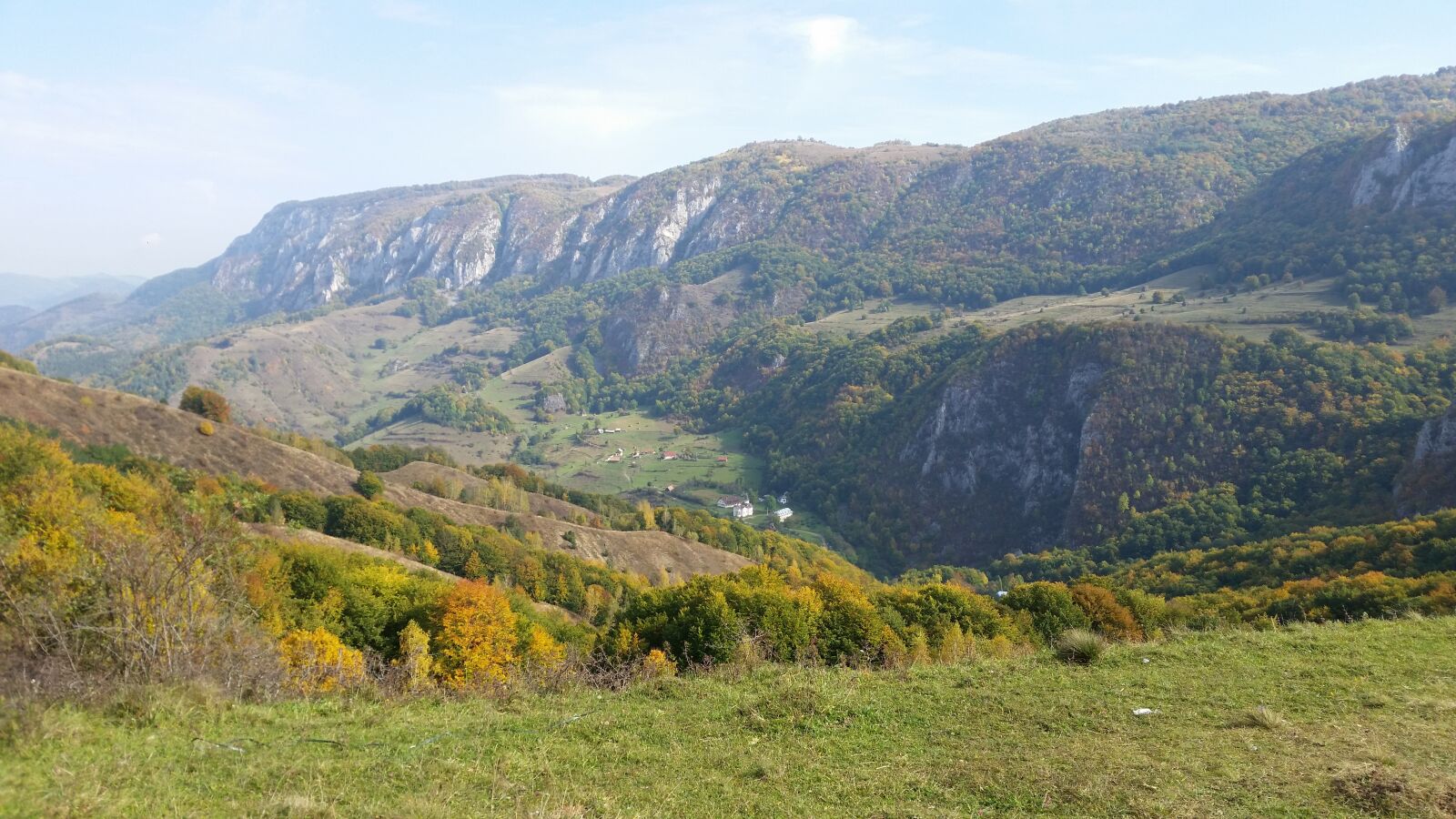 Samsung Galaxy S5 sample photo. Mountain, grass, romania photography