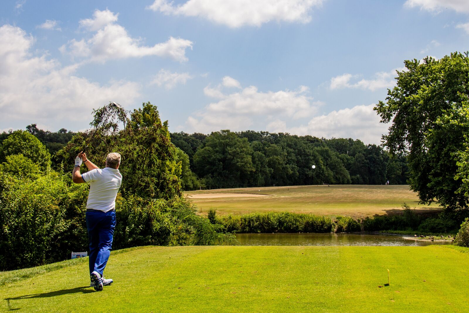Canon EOS 600D (Rebel EOS T3i / EOS Kiss X5) sample photo. Golf, tee, golfers photography