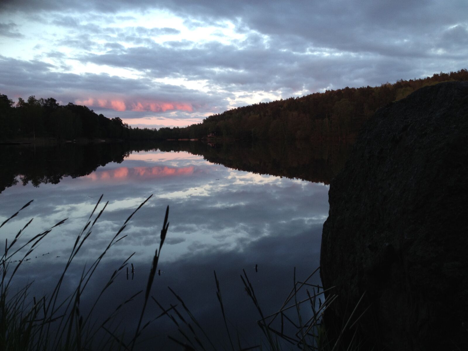 iPhone 4S back camera 4.28mm f/2.4 sample photo. Reflections, sunset, water photography