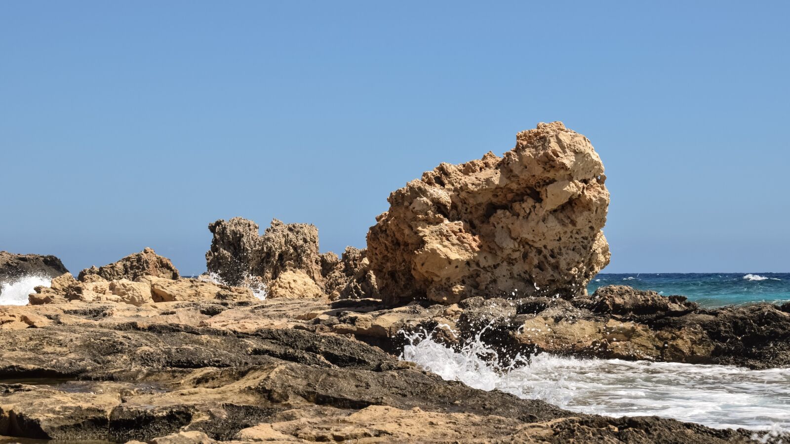 Nikon D3300 sample photo. Rock, rocky coast, sea photography
