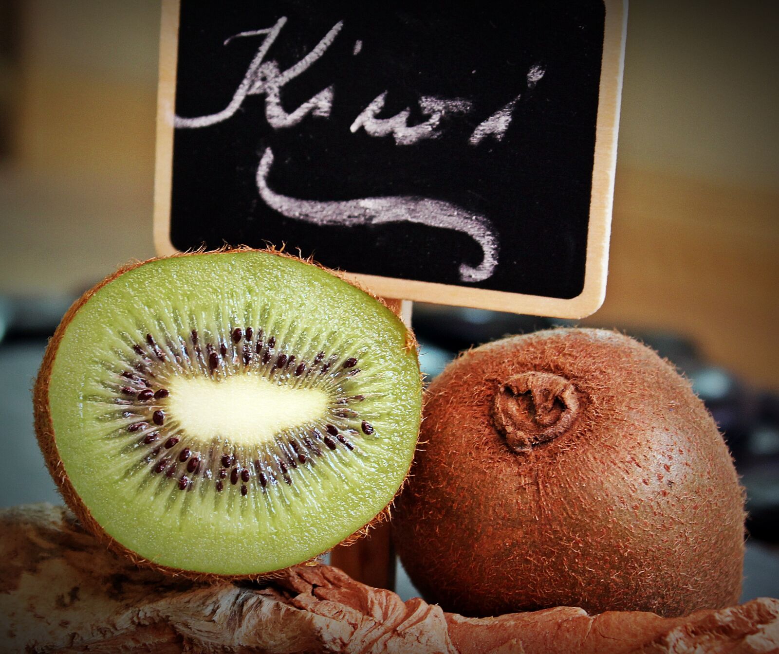 Canon EOS 550D (EOS Rebel T2i / EOS Kiss X4) sample photo. Kiwi, fruit, healthy photography
