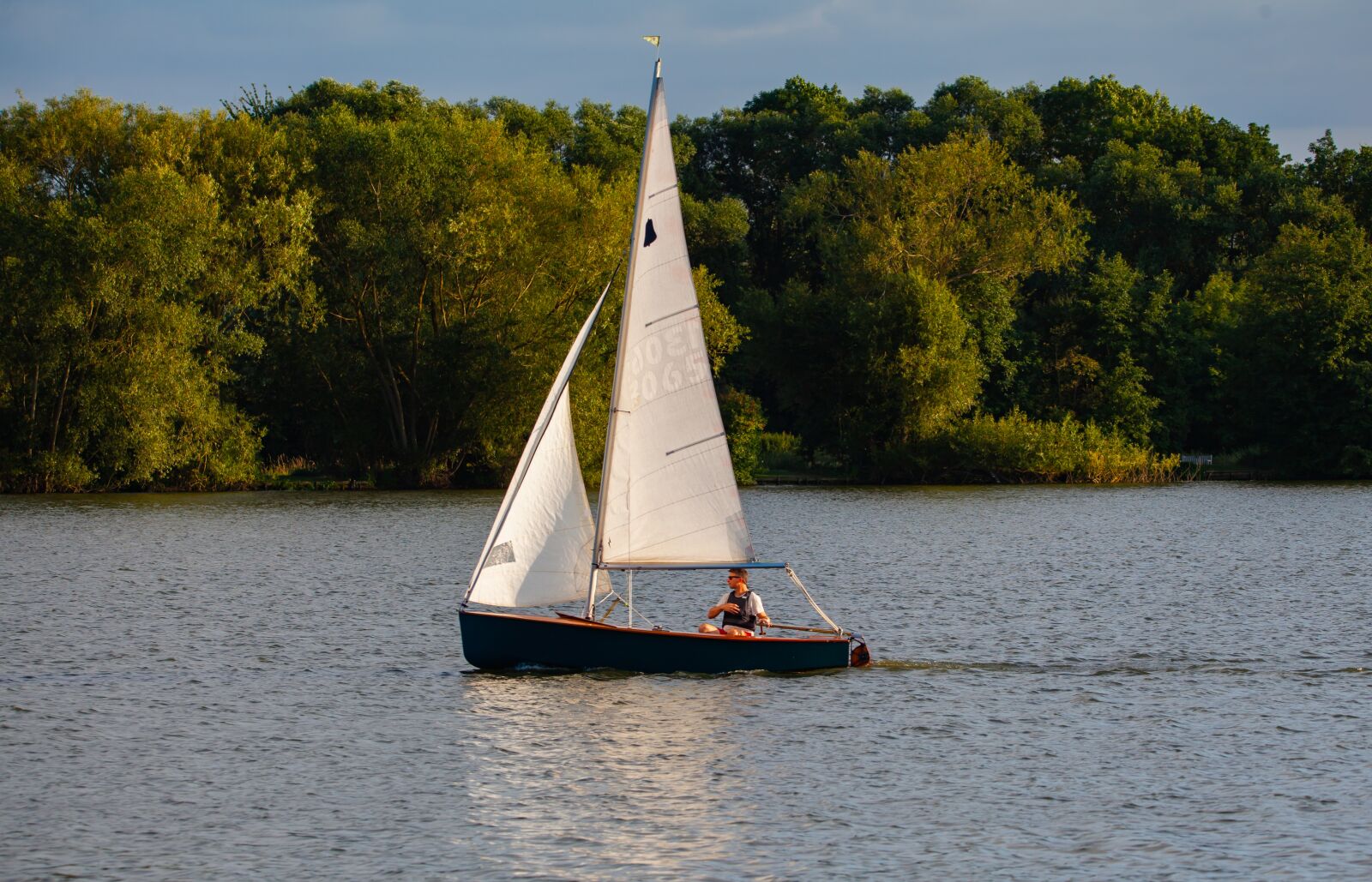150-600mm F5-6.3 DG OS HSM | Contemporary 015 sample photo. Small boat, single crew photography