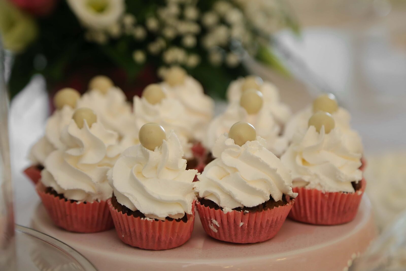 Canon EF 24-105mm F4L IS USM sample photo. Cupcake, sugar, cake, baking photography