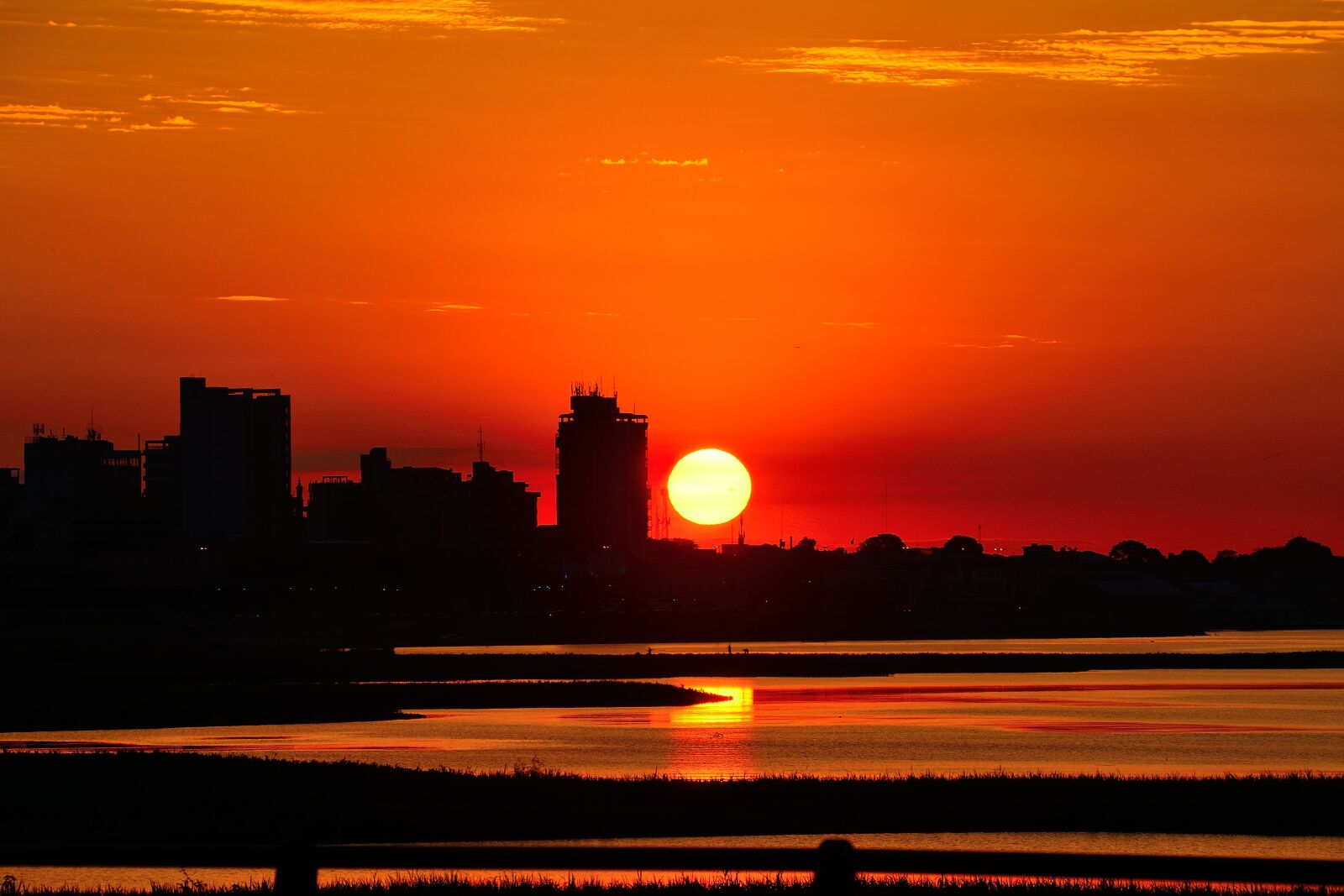 Nikon D7100 sample photo. Glow, red color, cbd photography