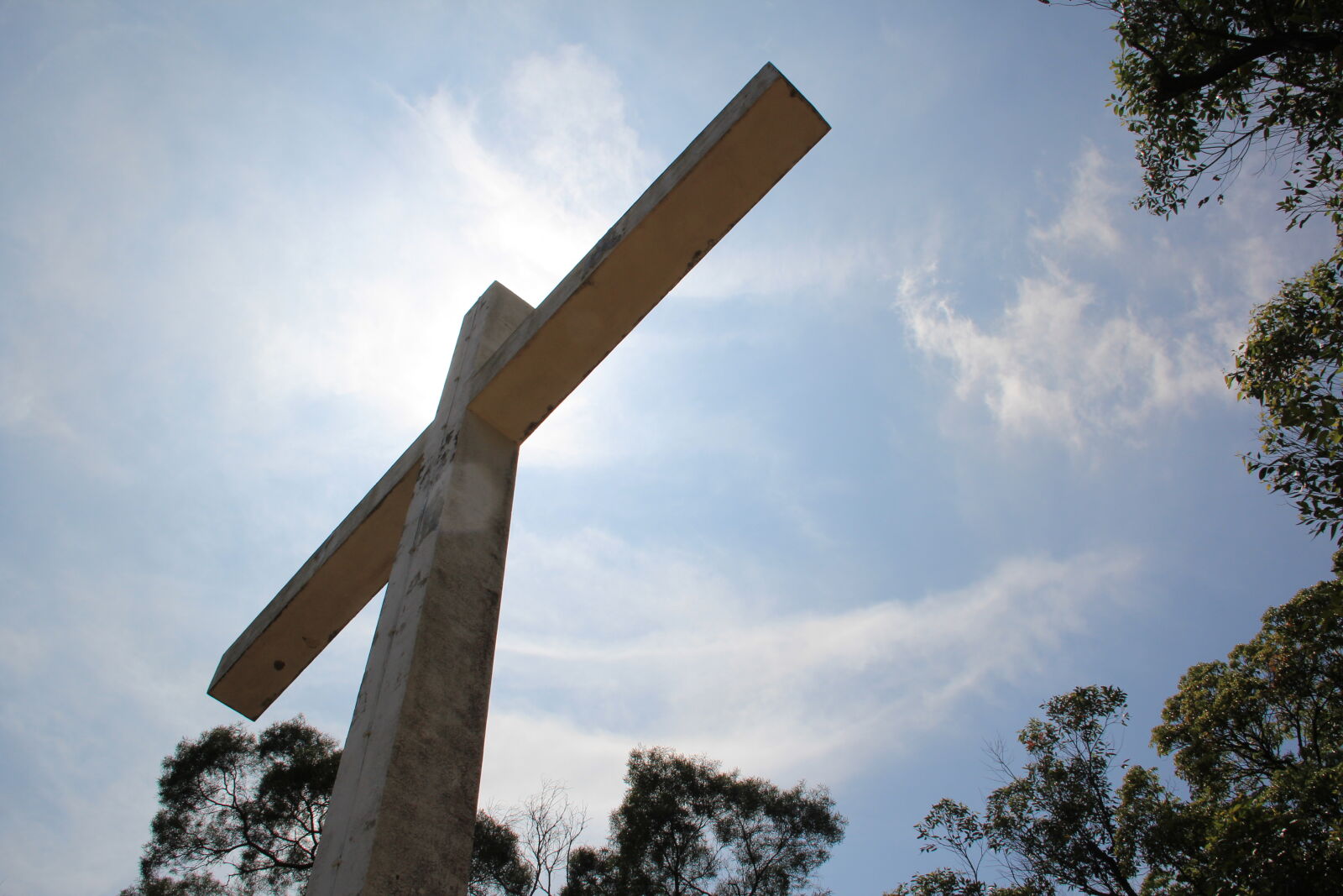 Canon EOS 600D (Rebel EOS T3i / EOS Kiss X5) sample photo. Blue, sky, cross, stone photography