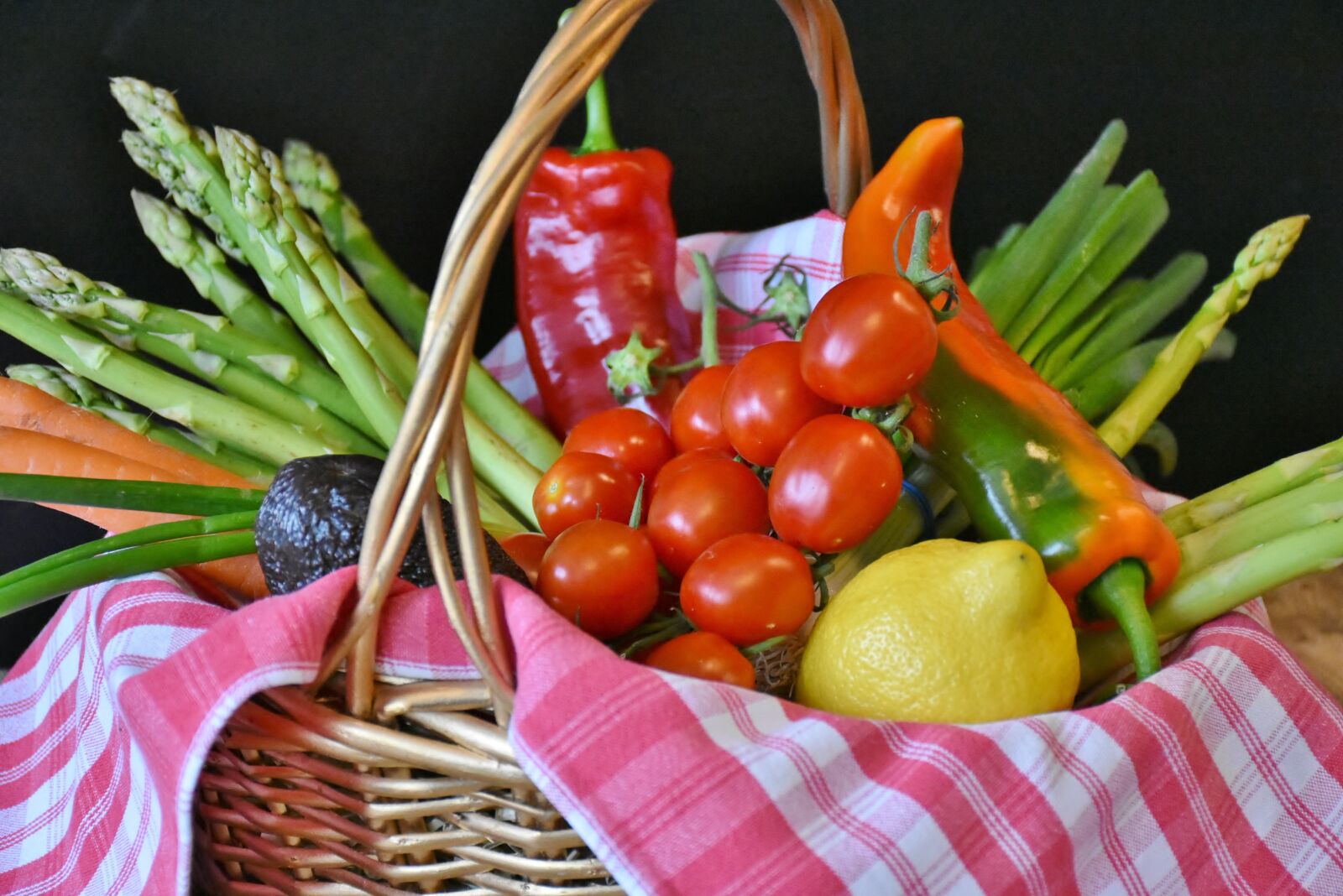 Nikon D7200 sample photo. Vegetables, asparagus, tomatoes photography