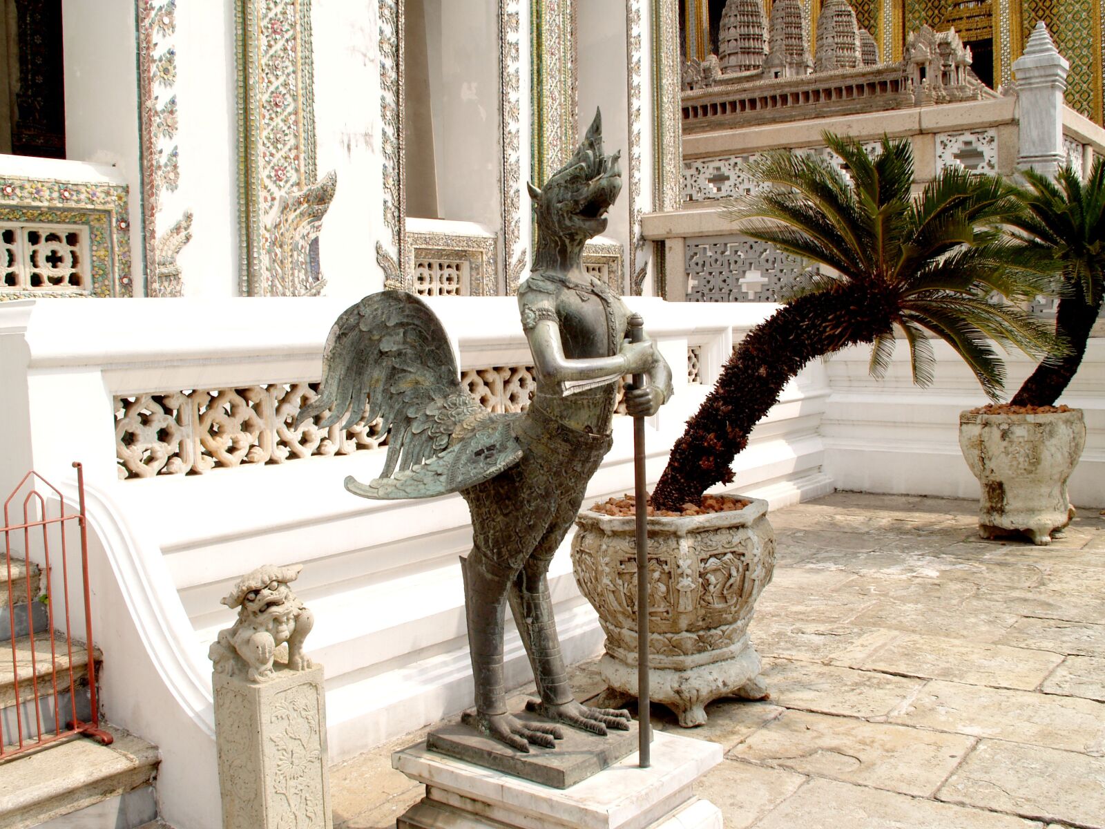 Olympus E-300 (EVOLT E-300) sample photo. Bangkok, grand, wat photography