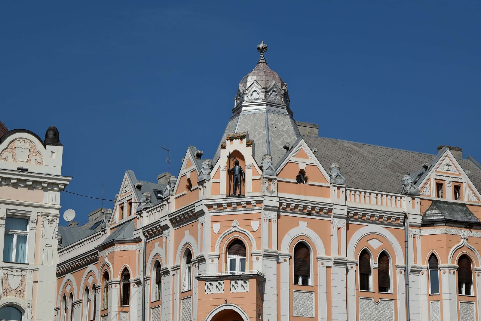 Nikon D5500 sample photo. Downtown, facade, heritage, building photography