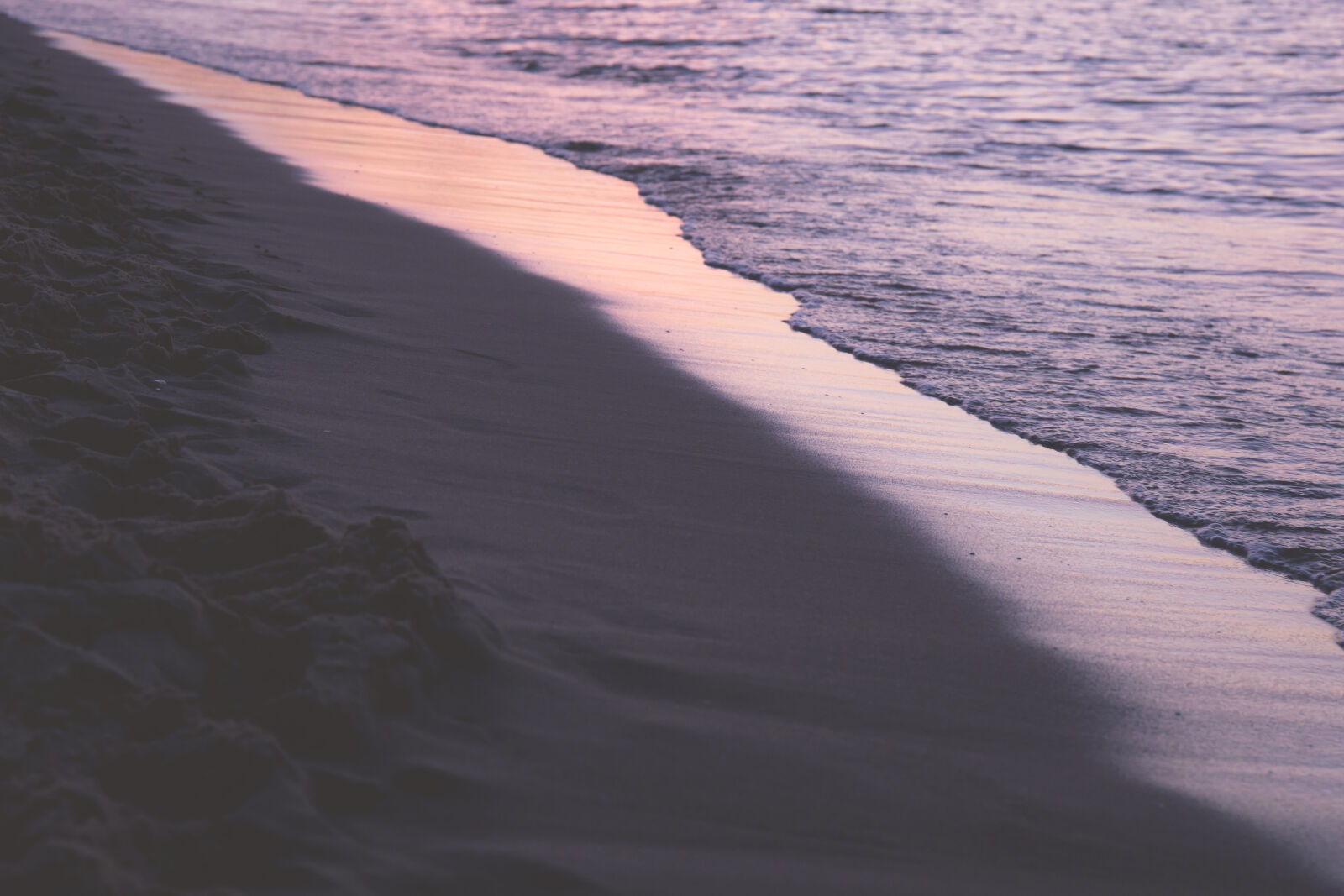 Canon EF 24-70mm F4L IS USM sample photo. Afterglow, bay, beach, coast photography