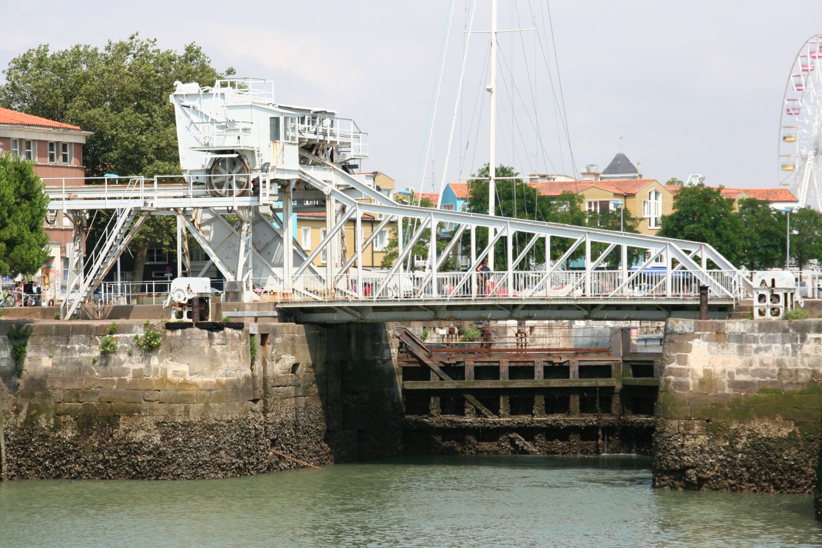 Canon EOS 350D (EOS Digital Rebel XT / EOS Kiss Digital N) sample photo. The rochelle, charente-maritime, ocean photography
