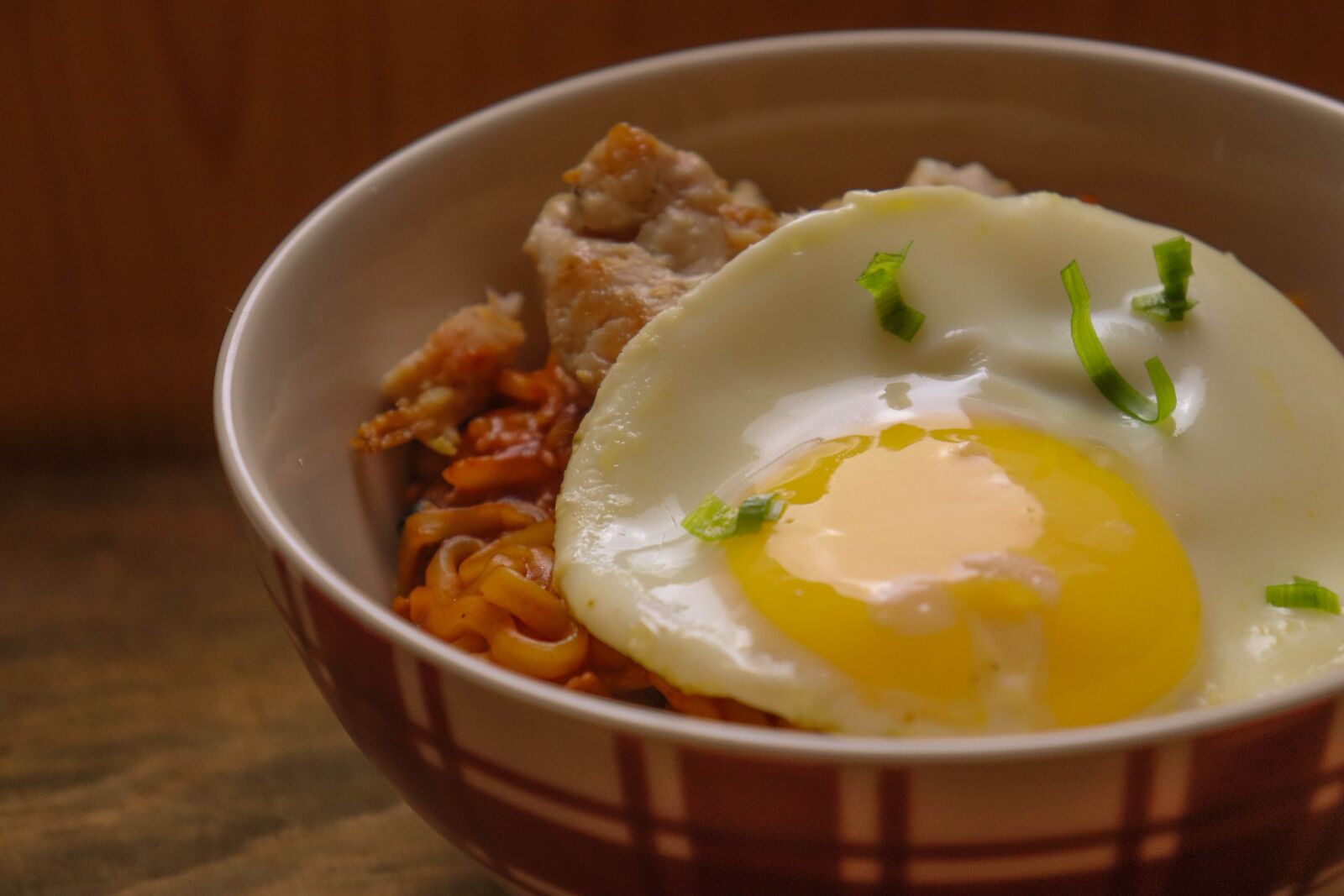 Canon EOS 200D (EOS Rebel SL2 / EOS Kiss X9) sample photo. Noodle, egg, delicious photography